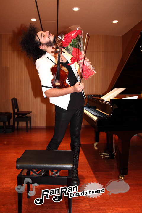 ネマニャ（ヴァイオリン）ドイツ・グラモフォン移籍ＣＤ発売記念コンヴェンション開催