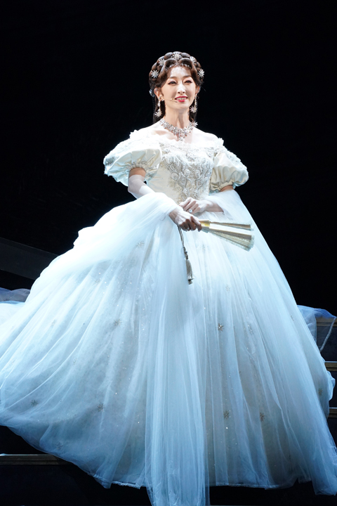 花總まり、愛希れいか Wキャストでミュージカル『エリザベート』が帝国劇場にて開幕