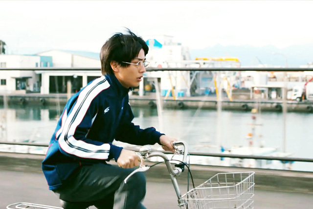 映画『弱虫ペダル』 永瀬廉が自転車を漕ぎながらアニメソングを笑顔で熱唱！