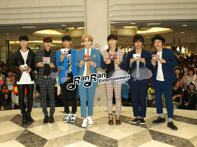 MYNAME　2nd Album 「FIVE STARS」発売記念ミニライブ＆握手会！ファンとこんなに近づけて嬉しいです！