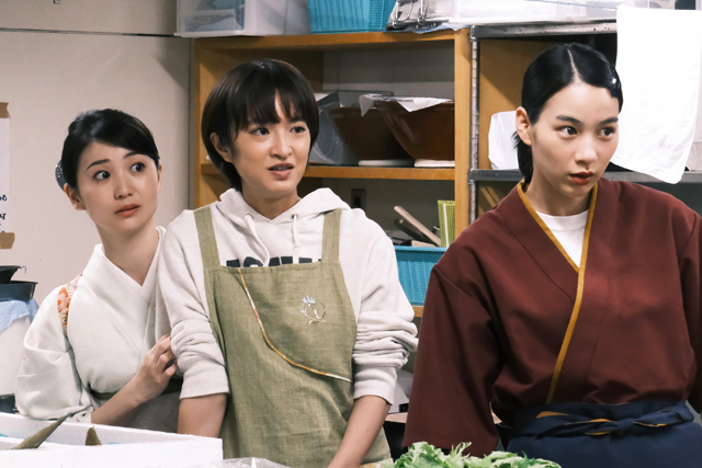 映画『天間荘の三姉妹』 仲居に初挑戦するのんに、大島優子が接客の心得を伝授する本編映像解禁！