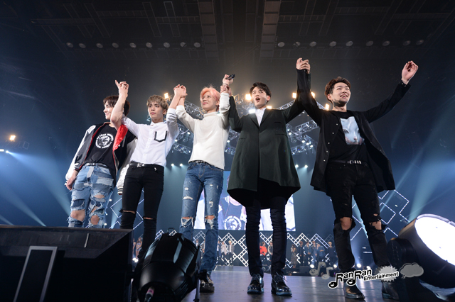 SHINee、INFINITE、GOT7、Block B、MYNAMEなどの人気グループ競演スペシャルコンサートが開催され熱いパフォーマンスを披露！